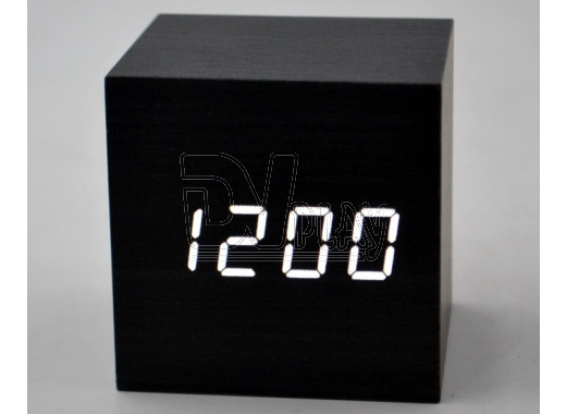 VST-869-6 часы настольные в деревянном корпусе с белыми цифрами