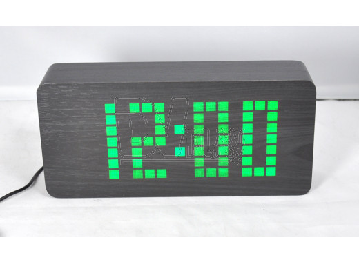 VST-871-4 часы настольные в деревянном корпусе (черный корпус, зеленые цифры)